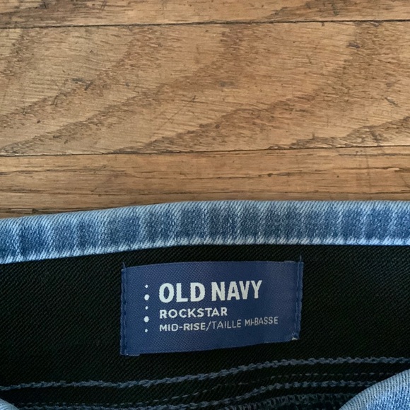 Women’s Old Navy Distressed Mid-Rise Rockstar Jeans - Picture 4 of 5